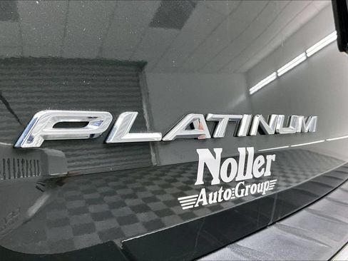 Used 2024 Ford Explorer Platinum w/ Technology Package AWD/4WD image 8