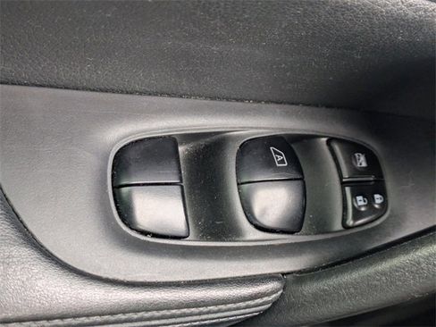 Used 2018 Nissan Rogue SL w/ Premium Package image 24