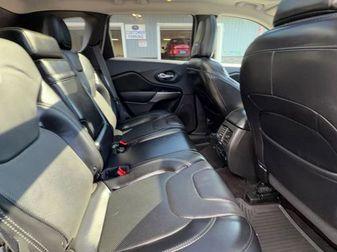 Used 2019 Jeep Cherokee Limited AWD/4WD image 22