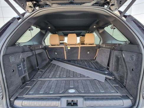 Used 2025 Land Rover Discovery Dynamic SE image 12