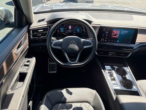 Used 2025 Volkswagen Atlas SEL Premium R-Line image 10