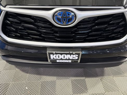 Used 2024 Toyota Highlander XLE image 12