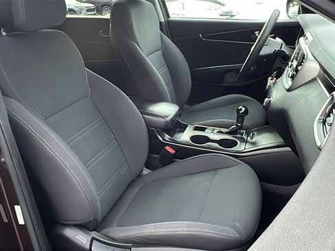 Used 2016 Kia Sorento LX image 11