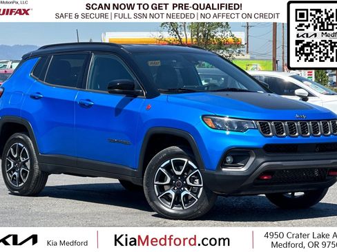 Used 2025 Jeep Compass Trailhawk AWD/4WD image 1