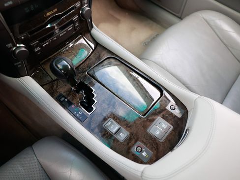 Used 2008 Lexus LS 460 image 40