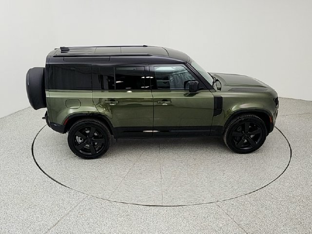 New 2026 Land Rover Defender 110 X-Dynamic SE AWD/4WD image 16