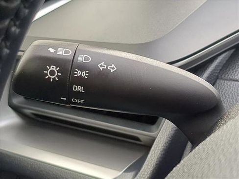 Used 2025 Toyota Prius LE image 30