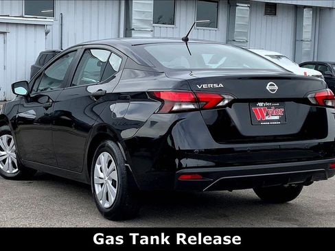 Used 2022 Nissan Versa S image 11