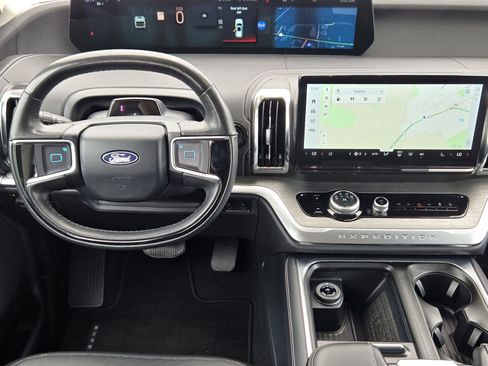 Certified 2025 Ford Expedition Max Platinum image 30