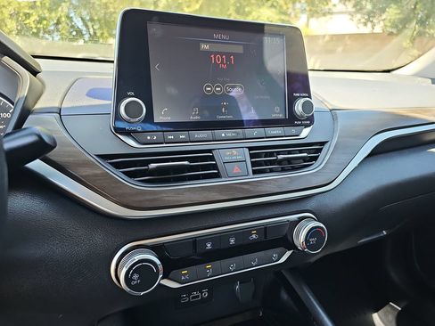 Certified 2023 Nissan Altima 2.5 SV FWD image 19