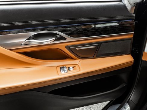 Used 2022 BMW 750i xDrive w/ Executive Package image 45