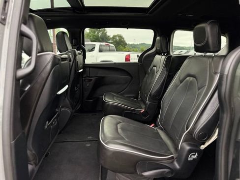 Used 2020 Chrysler Pacifica Limited FWD image 13
