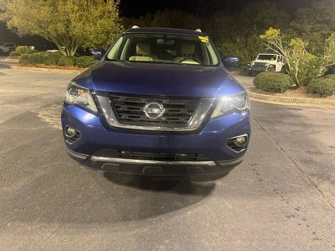 Used 2017 Nissan Pathfinder Platinum w/ Family Entertainment Package image 2