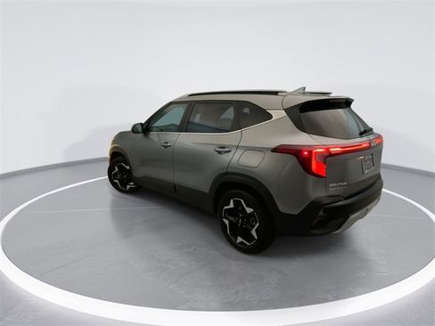 Used 2024 Kia Seltos EX image 2