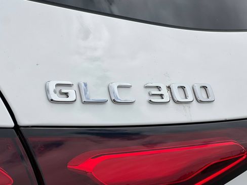 Used 2025 Mercedes-Benz GLC 300 image 12