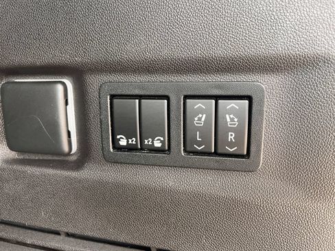 Used 2021 Chevrolet Suburban Premier AWD/4WD image 17