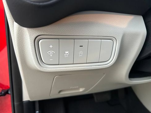 Used 2025 Kia Soul LX w/ LX Technology Package FWD image 18