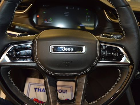 Used 2023 Jeep Grand Cherokee Overland w/ Advanced Protech Group III image 18