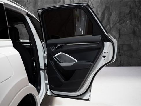 Used 2024 Audi Q3 2.0T Premium image 14