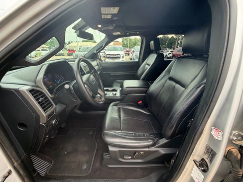 Used 2019 Ford Expedition Max XLT w/ Equipment Group 202A AWD/4WD image 8