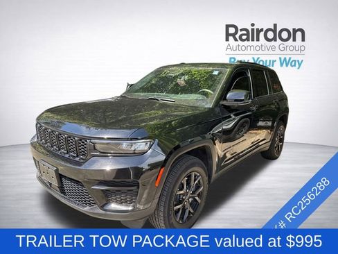 Used 2024 Jeep Grand Cherokee Altitude AWD/4WD image 3