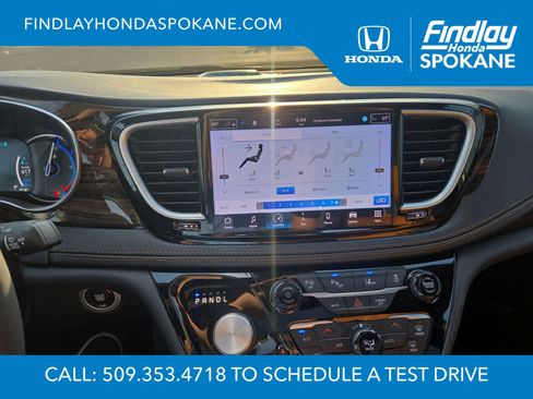 Used 2022 Chrysler Pacifica Pinnacle FWD image 18