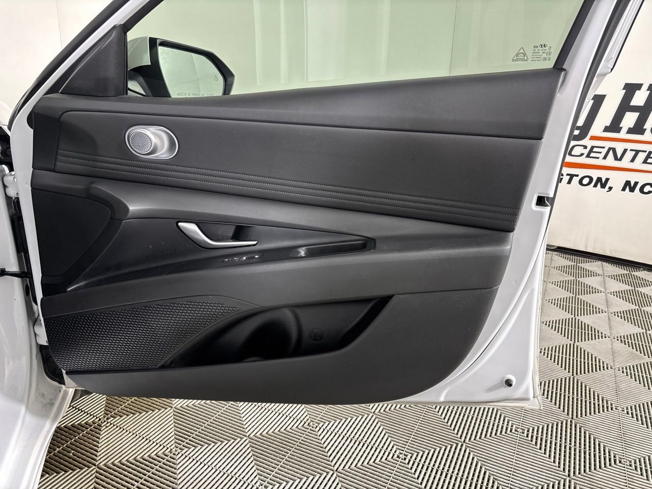 Used 2025 Hyundai Elantra SEL FWD image 29