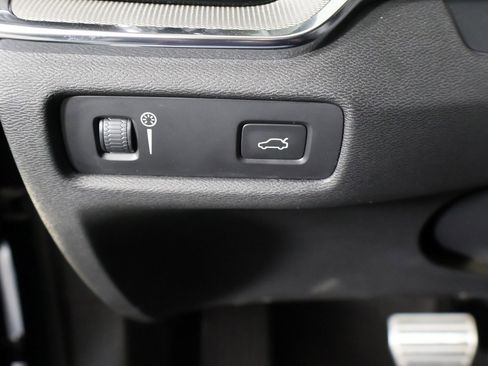 Used 2019 Volvo S60 T5 R-Design image 37