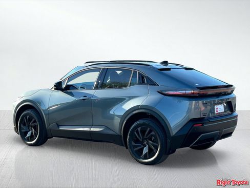 Used 2026 Toyota C-HR AWD/4WD image 5