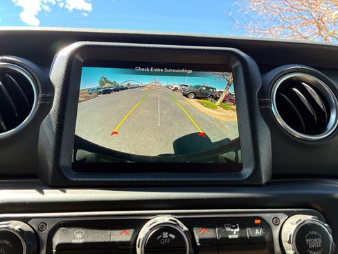 Used 2021 Jeep Wrangler Unlimited Sahara AWD/4WD image 28