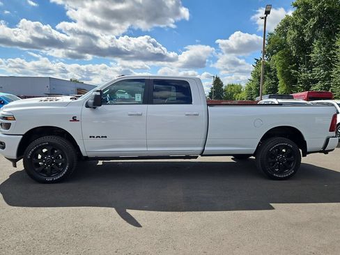 New 2026 RAM 3500 Laramie AWD/4WD image 4