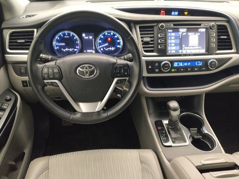 Used 2018 Toyota Highlander Plus image 22