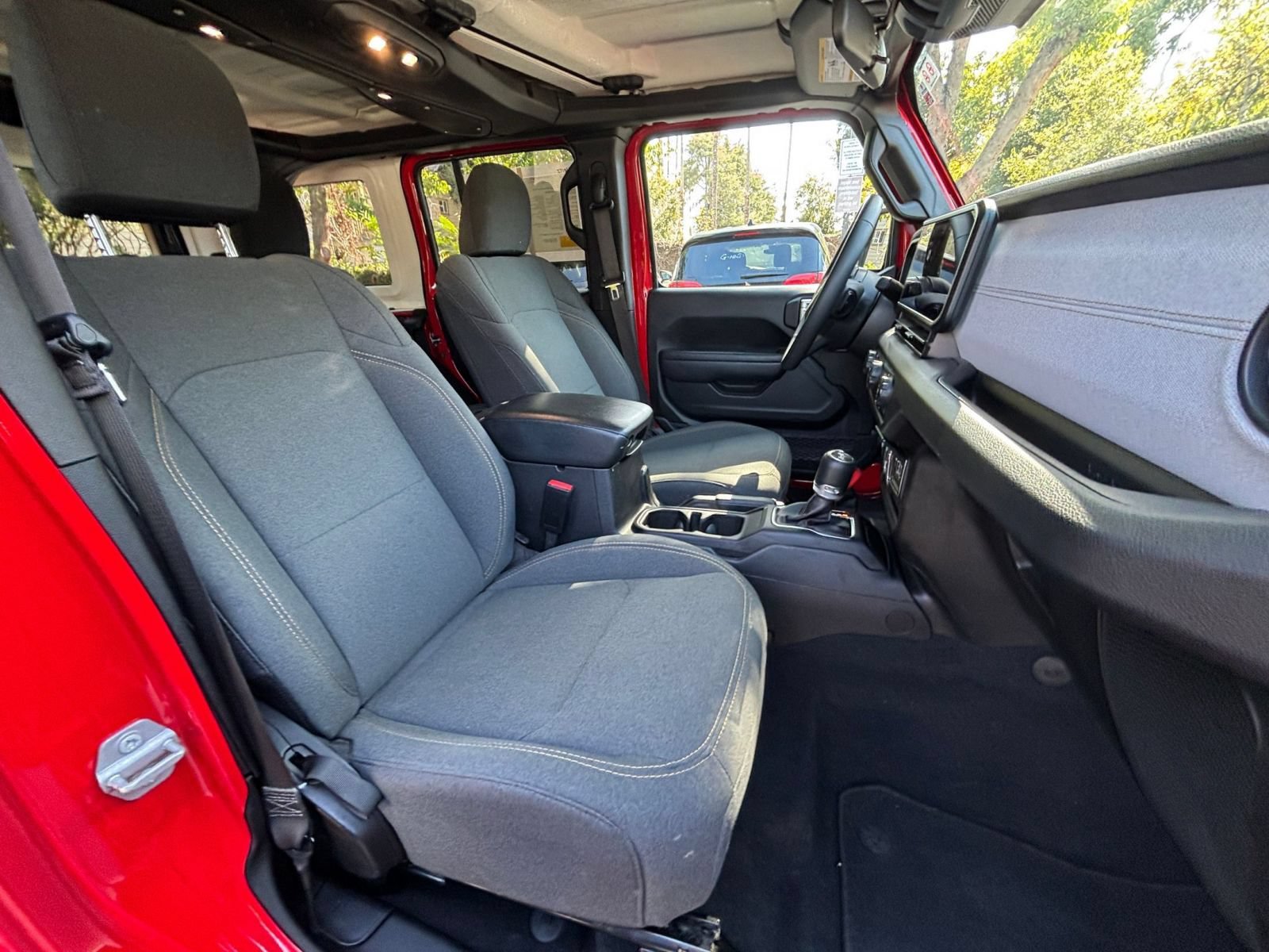 Used 2025 Jeep Wrangler Unlimited Sport AWD/4WD image 33
