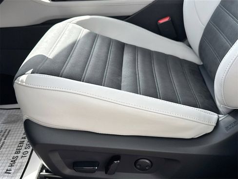 New 2025 Mitsubishi Outlander SE image 20