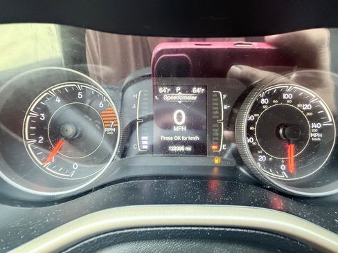 Used 2018 Jeep Cherokee Latitude w/ Altitude Package FWD image 15