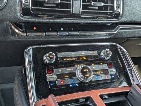 Used 2019 Lincoln Navigator L Reserve image 18