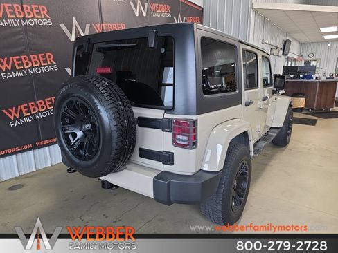 Used 2017 Jeep Wrangler Unlimited Sahara w/ Trailer Tow Group AWD/4WD image 6