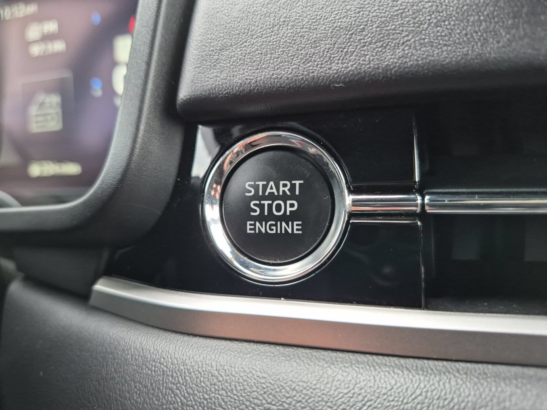 Used 2024 Mitsubishi Outlander SEL AWD/4WD image 17