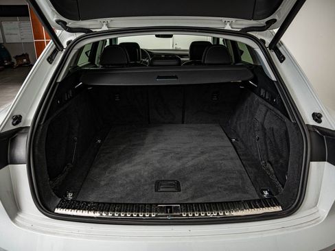 Used 2021 Audi e-tron Premium w/ Convenience Plus Package image 36