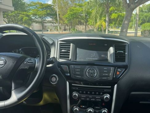 Used 2020 Nissan Pathfinder SV AWD/4WD image 11