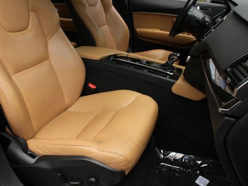 Used 2018 Volvo XC90 T6 Momentum w/ Convenience Package AWD/4WD image 29