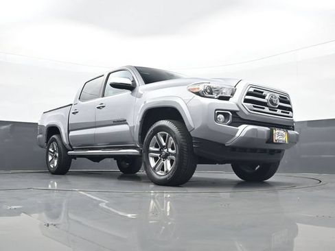 Used 2019 Toyota Tacoma Limited AWD/4WD image 23