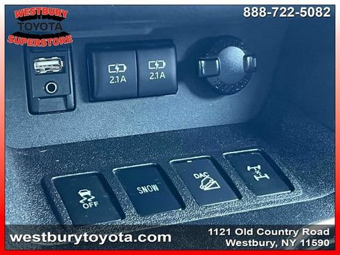 Used 2017 Toyota Highlander XLE AWD/4WD image 34