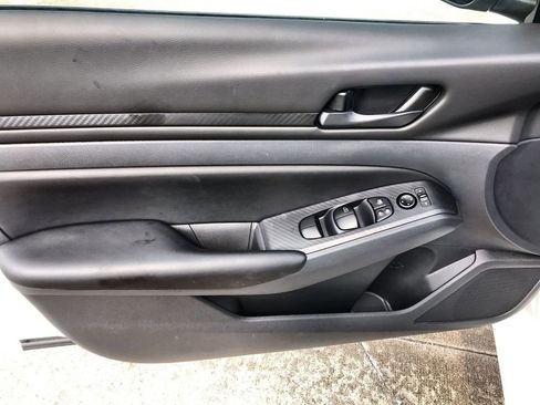 Used 2025 Nissan Altima 2.5 S FWD image 13