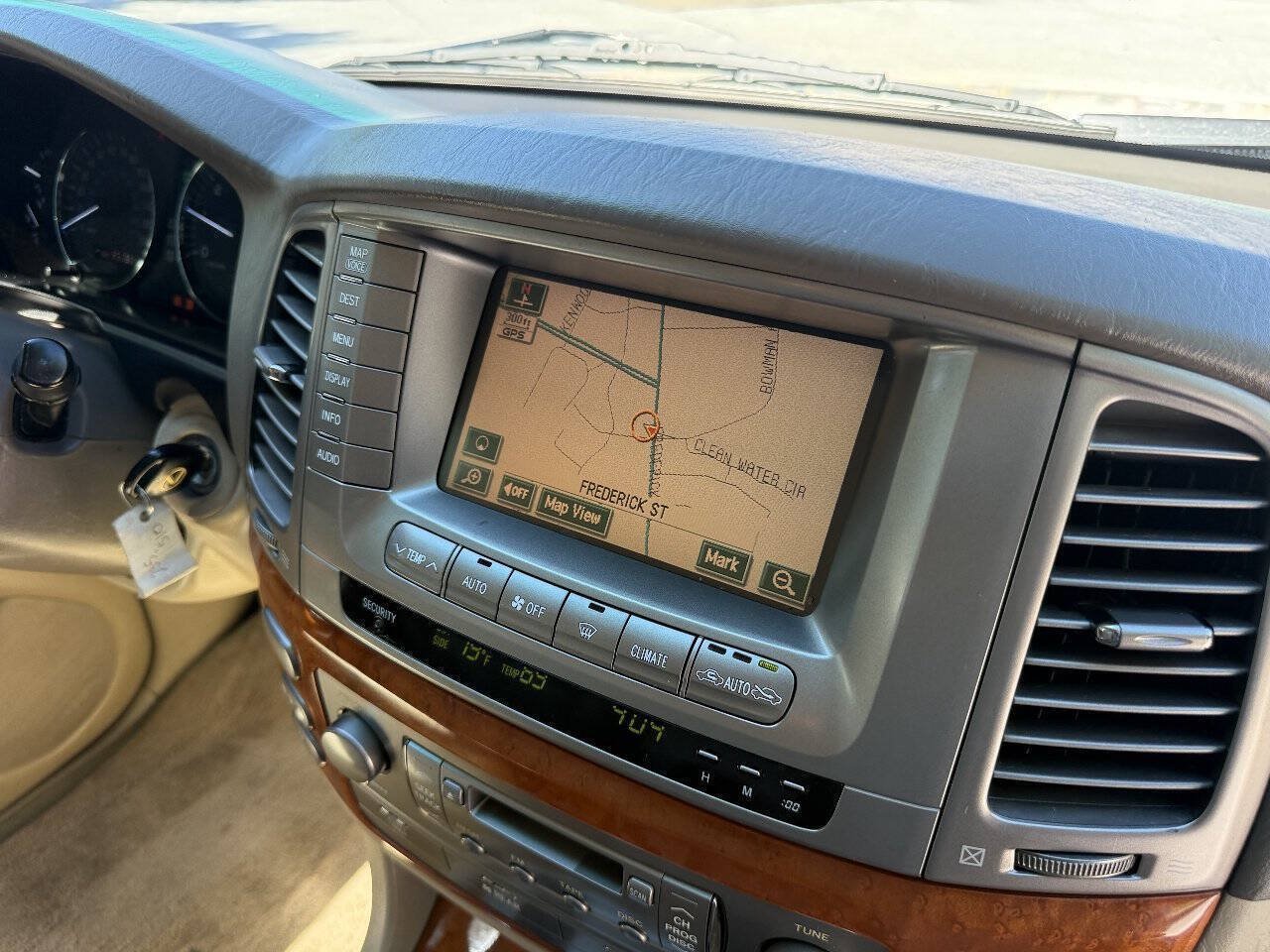 Used 2005 Lexus LX 470 4WD w/ Preferred Accessory Pkg image 63