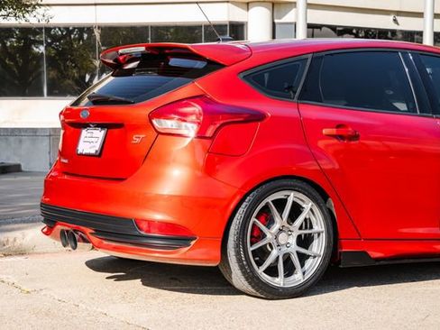 Used 2018 Ford Focus ST w/ Equipment Group 401A image 43