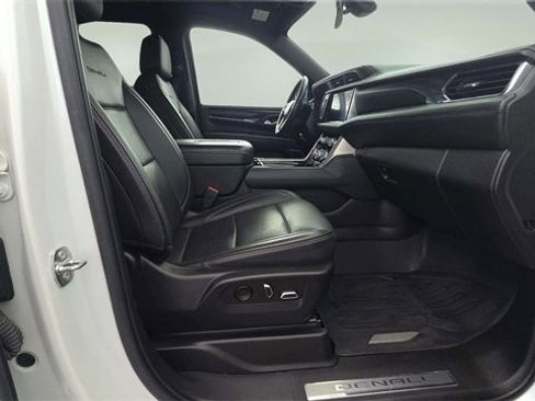Used 2022 GMC Yukon XL Denali image 15