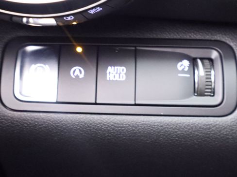New 2026 Chevrolet Equinox LT w/ Convenience Package II FWD image 34