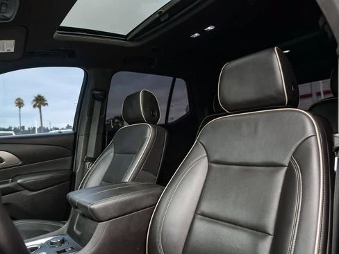 Used 2022 Chevrolet Traverse Premier FWD image 17