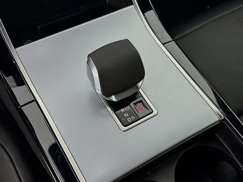 Used 2025 Land Rover Range Rover Velar S image 19